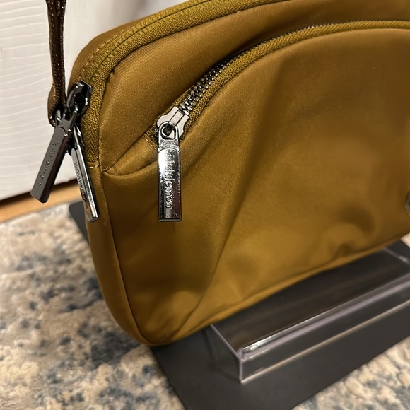 Lululemon City Adventurer Crossbody Bag 2.5L - Picture 2 of 11